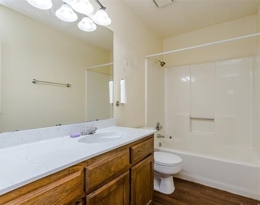 2301 Kingsford Court - Photo Thumbnail 9