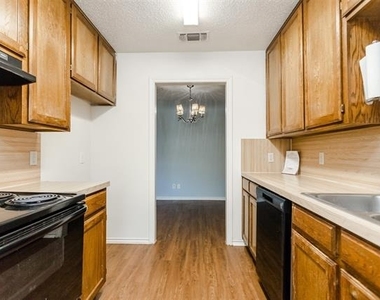 2301 Kingsford Court - Photo Thumbnail 6