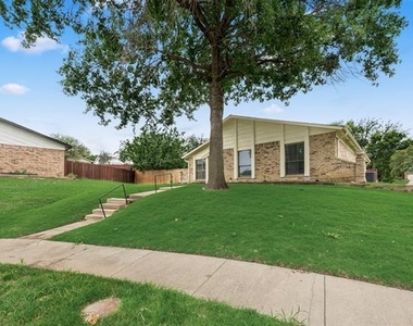1732 Delaford Court - Photo Thumbnail 3