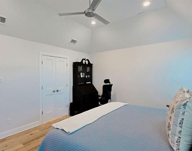 5733 Legacy Drive - Photo Thumbnail 11