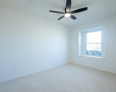 3921 Teaberry Lane - Photo Thumbnail 14