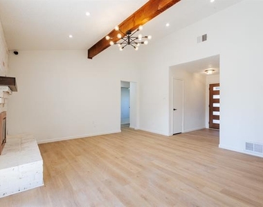 3921 Teaberry Lane - Photo Thumbnail 9