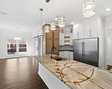 1109 Travis Court - Photo Thumbnail 11