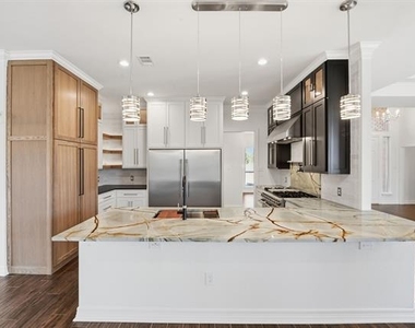 1109 Travis Court - Photo Thumbnail 10