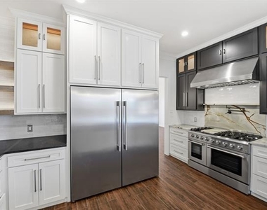 1109 Travis Court - Photo Thumbnail 7
