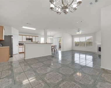 1407 Autumncrest Drive - Photo Thumbnail 5