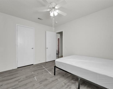 1407 Autumncrest Drive - Photo Thumbnail 20