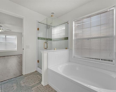 1407 Autumncrest Drive - Photo Thumbnail 15