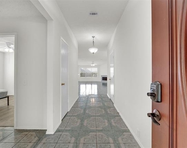 1407 Autumncrest Drive - Photo Thumbnail 2