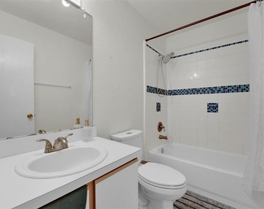 1407 Autumncrest Drive - Photo Thumbnail 19