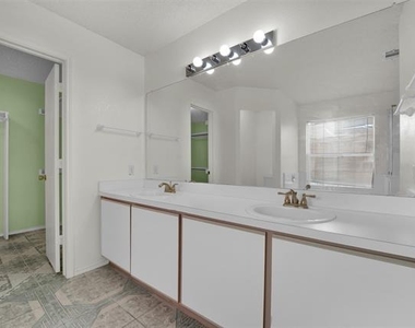 1407 Autumncrest Drive - Photo Thumbnail 14