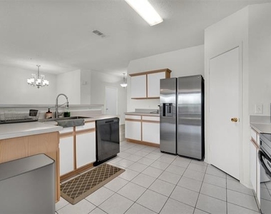 1407 Autumncrest Drive - Photo Thumbnail 9