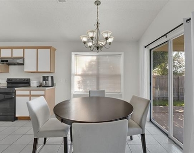 1407 Autumncrest Drive - Photo Thumbnail 7