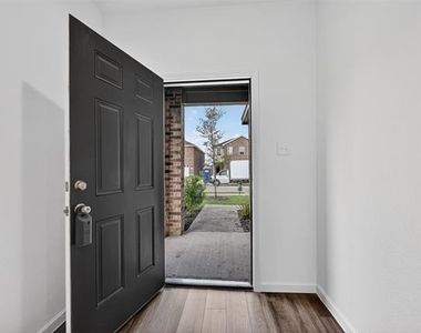 2122 Prairie Lane - Photo Thumbnail 4