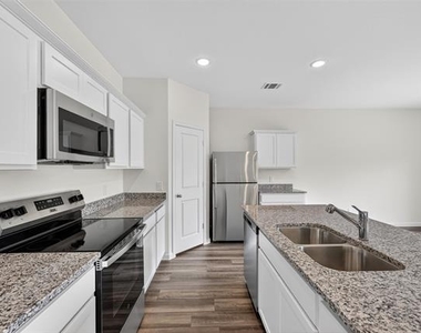 2122 Prairie Lane - Photo Thumbnail 10