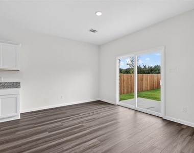 2122 Prairie Lane - Photo Thumbnail 6
