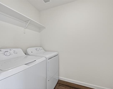 2122 Prairie Lane - Photo Thumbnail 17