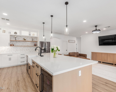 6404 W Black Hill Road - Photo Thumbnail 13