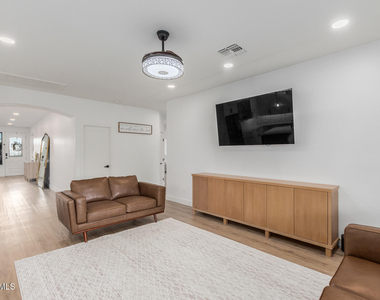 6404 W Black Hill Road - Photo Thumbnail 7
