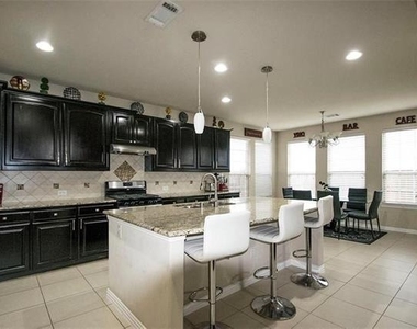 504 Eastland Drive - Photo Thumbnail 2