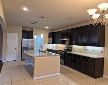 504 Eastland Drive - Photo Thumbnail 8