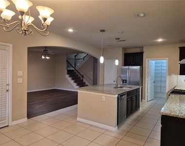 504 Eastland Drive - Photo Thumbnail 7