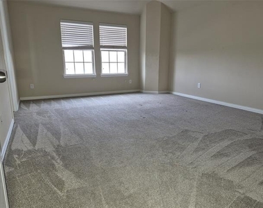 504 Eastland Drive - Photo Thumbnail 13