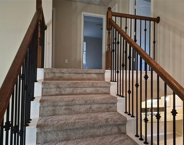 504 Eastland Drive - Photo Thumbnail 12