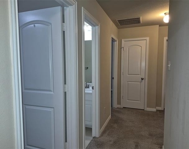 504 Eastland Drive - Photo Thumbnail 16