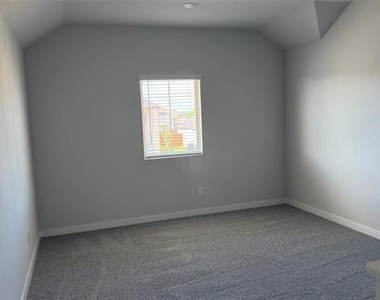 865 River Lane - Photo Thumbnail 12