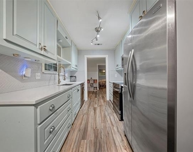 518 Fairway Road - Photo Thumbnail 10