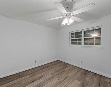 518 Fairway Road - Photo Thumbnail 17