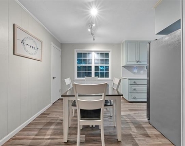 518 Fairway Road - Photo Thumbnail 7