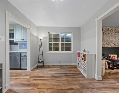 518 Fairway Road - Photo Thumbnail 12