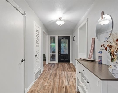 518 Fairway Road - Photo Thumbnail 6