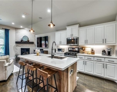 5517 Holloway Hill - Photo Thumbnail 7