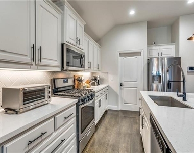 5517 Holloway Hill - Photo Thumbnail 9