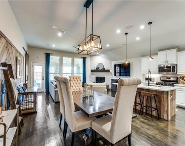 5517 Holloway Hill - Photo Thumbnail 6