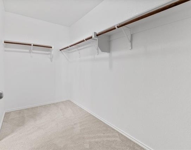 445 Grenada Lake Drive - Photo Thumbnail 17