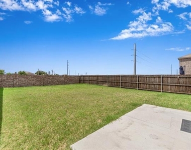 445 Grenada Lake Drive - Photo Thumbnail 36