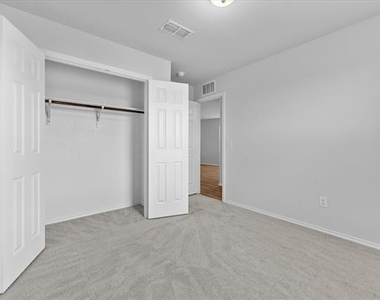 445 Grenada Lake Drive - Photo Thumbnail 19