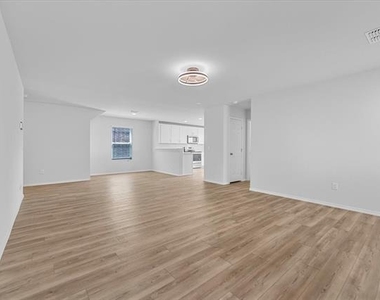445 Grenada Lake Drive - Photo Thumbnail 3