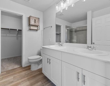 445 Grenada Lake Drive - Photo Thumbnail 15