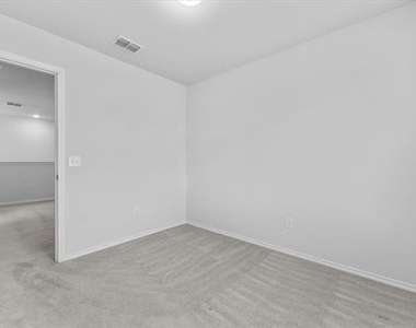 445 Grenada Lake Drive - Photo Thumbnail 31