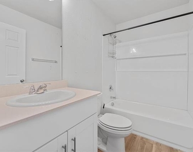 445 Grenada Lake Drive - Photo Thumbnail 29