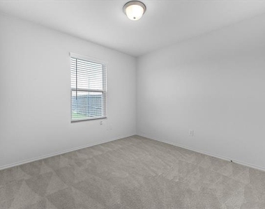 445 Grenada Lake Drive - Photo Thumbnail 18