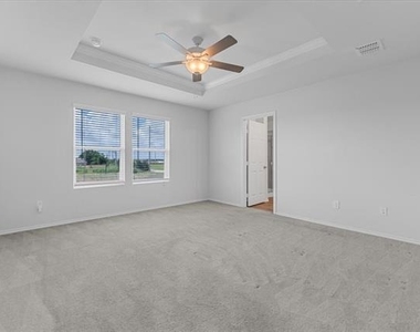 445 Grenada Lake Drive - Photo Thumbnail 11