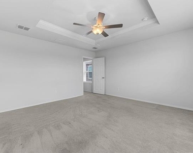 445 Grenada Lake Drive - Photo Thumbnail 13