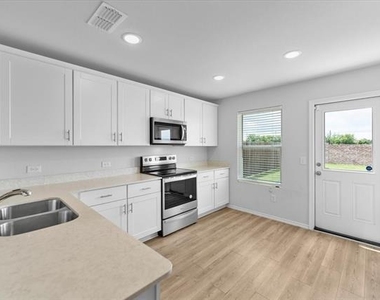 445 Grenada Lake Drive - Photo Thumbnail 9