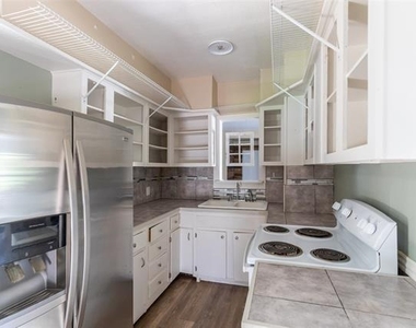 949 Palm Street - Photo Thumbnail 12